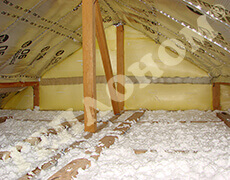 Фото утепленного чердака, крышы и стен каркасного дома заливным пенопластом экоизол - ТЕПЛОНОМ™